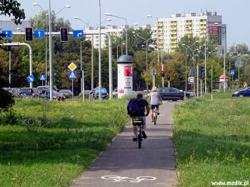 Droga rowerowa przy alei Grzecznarowskiego.