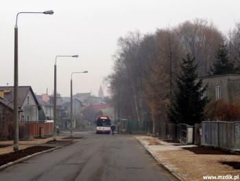 Wybudowana część ulicy Wiertniczej na Idalinie.
