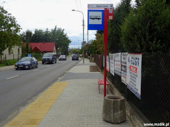 Nowy chodnik obok przystanku przy Gajowej.