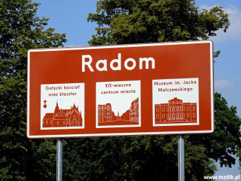 Tablica informacyjna o zabytkach w Radomiu.