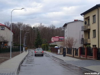 Ulica Jagodowa na Idalinie w stronę Wiertniczej.