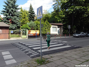 Kolejne wyniesione przejście na Waryńskiego.
