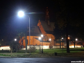 Nowe oświetlenie LED przy placu Stare Miasto.