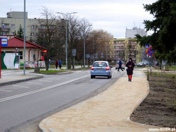 Nowy chodnik wzdłuż odcinka ulicy Wyścigowej.