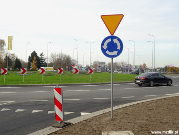 Powiększone rondo Popiełuszki na Gołębiowie.